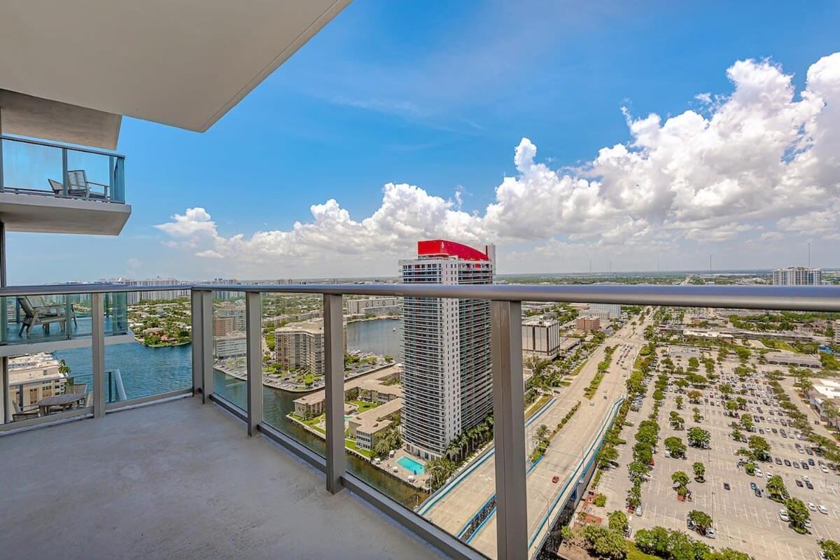 Apartamento Luxury With Stunning View, Balcony, Amazing Pools Hollywood Exterior foto